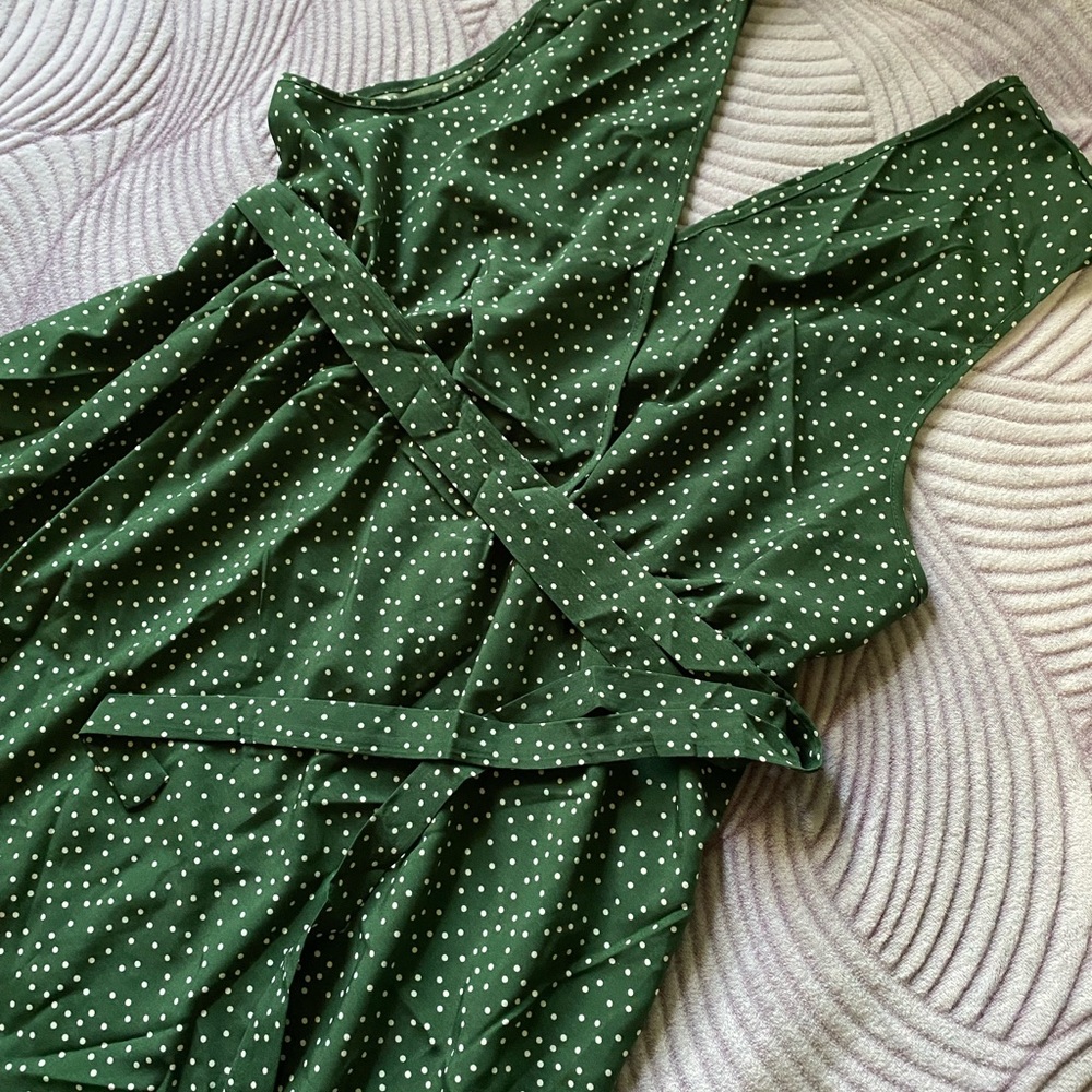 🚫🚫 SOLD 🚫🚫 Plus Size Green Polka Dot Dress with Tie-Belt 4XL